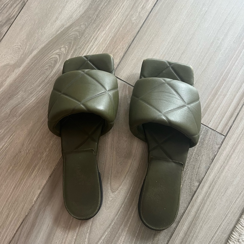 Bottega Veneta Lido Flat Sandals in Khaki Green